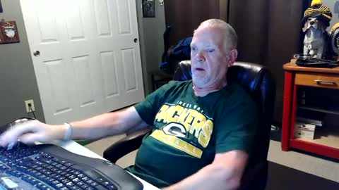 midwestdad09 online show from June 14, 2026, 7:43 am