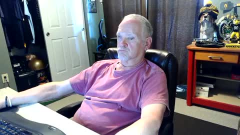 midwestdad09 online show from June 14, 2026, 7:49 pm
