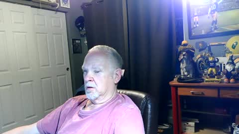midwestdad09 online show from June 15, 2026, 9:44 am