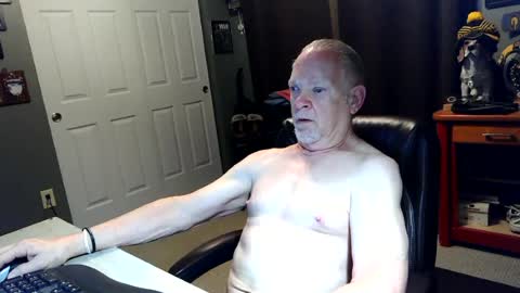 midwestdad09 online show from June 16, 2026, 6:49 am