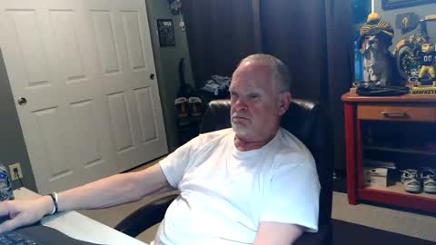 midwestdad09 online show from June 18, 2026, 1:06 am