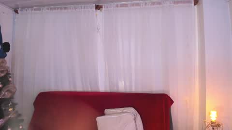 miel_gomez online show from December 28, 2024, 2:33 am