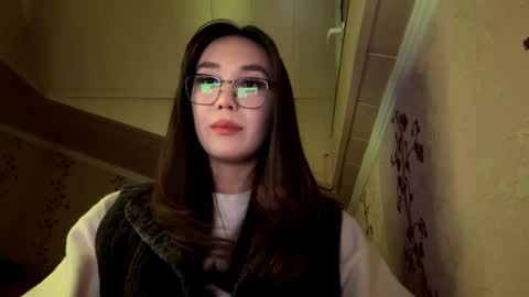 Snapshot of migdaliafenlon chatting on November 21, 2025, 5:00 pm Nova online show from November 21, 2025, 5:00 pm