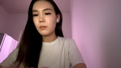 Snapshot of migdaliafenlon chatting on December 17, 2025, 2:12 pm Nova online show from December 17, 2025, 2:12 pm