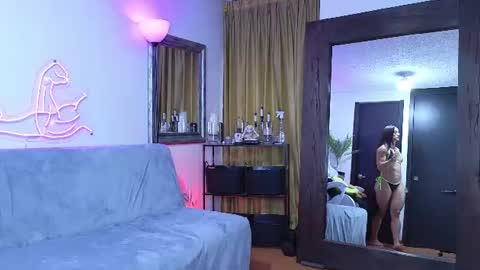 Laura online show from June 11, 2026, 10:52 pm