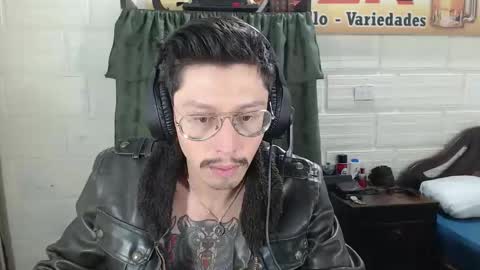 Miguel  Independent Model  online show from April 3, 2026, 12:36 pm