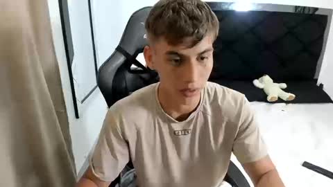 Snapshot of miguel_hz chatting on March 11, 2026, 2:56 pm Miguel Hernandez online show from March 11, 2026, 2:56 pm