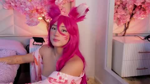   online show from October 3, 2025, 12:13 pm