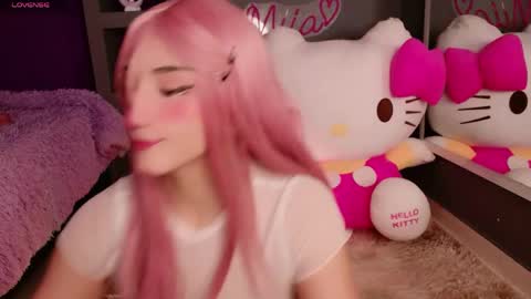 Snapshot of miia__baker chatting on June 6, 2026, 12:10 pm online show from June 6, 2026, 12:10 pm