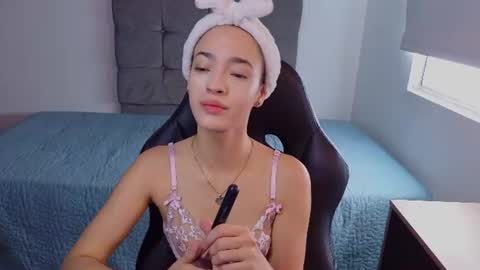 Snapshot of miia_bratz chatting on June 23, 2026, 1:53 pm miia_bratz online show from June 23, 2026, 1:53 pm