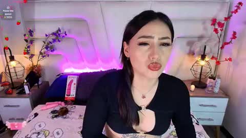 Miia Paris online show from February 7, 2026, 5:22 am