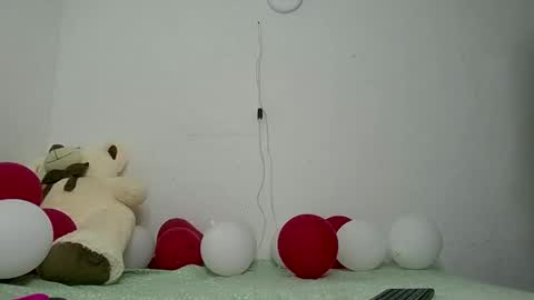 miia_smiith_0 online show from June 3, 2026, 8:36 pm