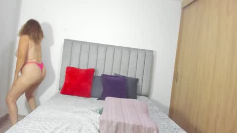 Mia Weed online show from April 16, 2026, 11:22 am