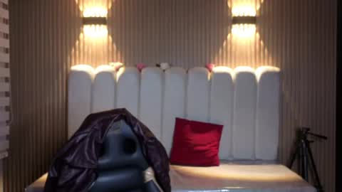 miiaa_evans1 online show from June 28, 2026, 12:11 pm
