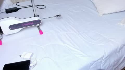 miiaa_m online show from April 26, 2026, 7:22 pm
