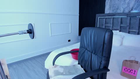 Snapshot of miiaamonroee chatting on February 6, 2025, 8:02 pm Mia Monroe online show from February 6, 2025, 8:02 pm