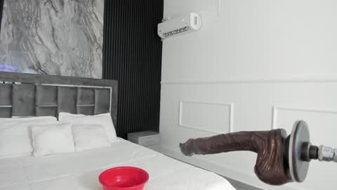 Snapshot of miiaamonroee chatting on March 7, 2025, 5:51 am Mia Monroe online show from March 7, 2025, 5:51 am