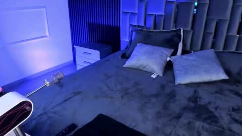 Snapshot of miiaamonroee chatting on November 19, 2025, 8:20 pm Mia Monroe online show from November 19, 2025, 8:20 pm