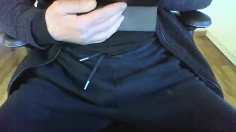 Snapshot of mik116 chatting on January 31, 2025, 10:52 am mik online show from January 31, 2025, 10:52 am