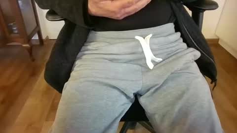 Snapshot of mik116 chatting on November 10, 2025, 11:31 am mik online show from November 10, 2025, 11:31 am