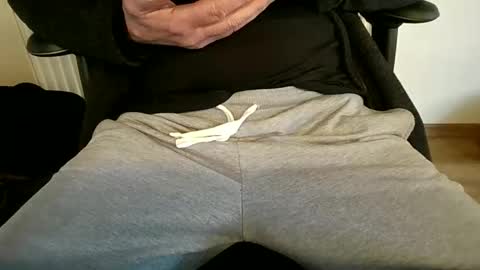 Snapshot of mik116 chatting on November 12, 2025, 9:53 am mik online show from November 12, 2025, 9:53 am