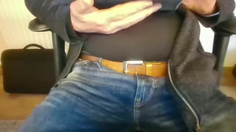 Snapshot of mik116 chatting on November 13, 2025, 12:15 pm mik online show from November 13, 2025, 12:15 pm