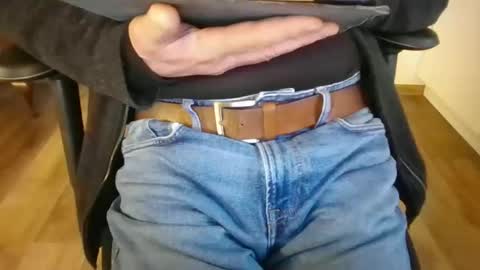 Snapshot of mik116 chatting on December 5, 2025, 1:31 pm mik online show from December 5, 2025, 1:31 pm