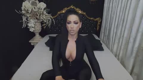 Snapshot of mikaelajensen chatting on October 13, 2025, 3:17 am Mikaela online show from October 13, 2025, 3:17 am