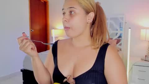 Mikaela blondie bigass online show from February 9, 2026, 11:58 am
