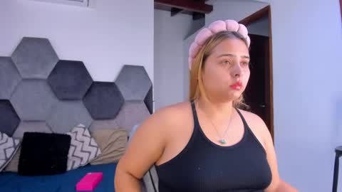 Snapshot of mikaelastonne chatting on May 12, 2026, 7:55 pm Mikaela blondie bigass online show from May 12, 2026, 7:55 pm
