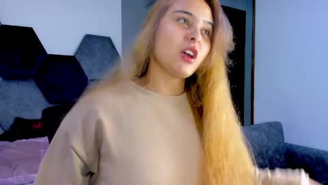 Snapshot of mikaelastonne chatting on June 8, 2026, 7:36 pm Mikaela blondie bigass online show from June 8, 2026, 7:36 pm