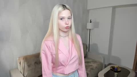 Angel girl online show from December 1, 2025, 9:09 pm