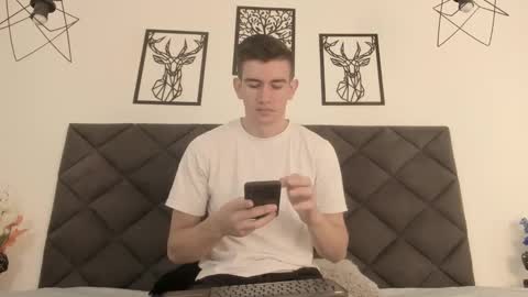 mikael online show from March 12, 2025, 7:02 am