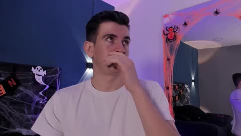 mikael online show from October 31, 2025, 4:24 am