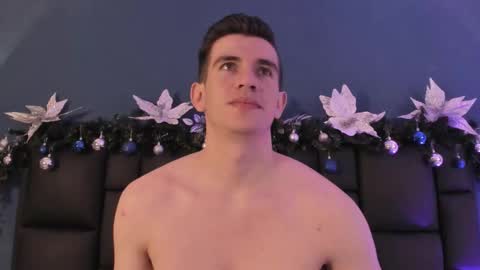 mikael online show from December 21, 2025, 8:27 pm