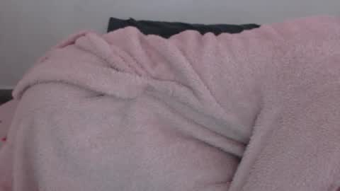 Snapshot of mikahdos chatting on December 2, 2025, 11:48 am SORAYA online show from December 2, 2025, 11:48 am