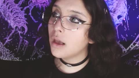 Snapshot of mikaskullcs chatting on November 19, 2025, 10:54 pm Mika online show from November 19, 2025, 10:54 pm