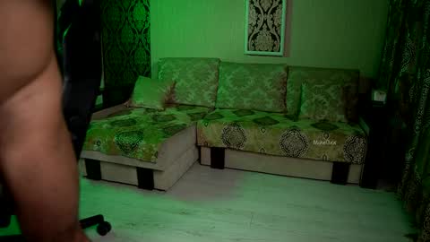 mike0xx online show from November 30, 2025, 11:14 am