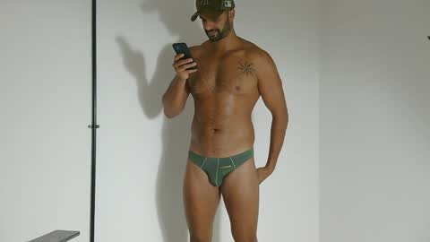 Snapshot of mike4fun99 chatting on April 28, 2026, 1:59 am mike online show from April 28, 2026, 1:59 am