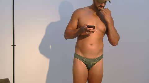Snapshot of mike4fun99 chatting on May 17, 2026, 1:58 am mike online show from May 17, 2026, 1:58 am