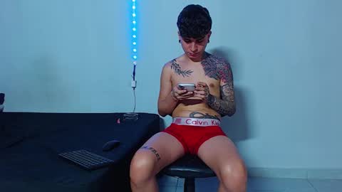 Snapshot of mike777jr chatting on October 5, 2025, 3:32 pm Mike IMDEPENDIENT MODEL online show from October 5, 2025, 3:32 pm