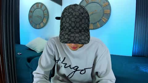 Snapshot of mike_0233 chatting on February 8, 2025, 3:52 am Mike 0233 online show from February 8, 2025, 3:52 am