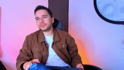 Snapshot of mike_256 chatting on November 12, 2025, 11:43 am Mike online show from November 12, 2025, 11:43 am