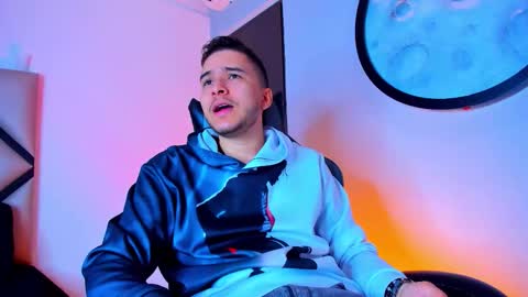 Snapshot of mike_256 chatting on November 22, 2025, 12:15 pm Mike online show from November 22, 2025, 12:15 pm