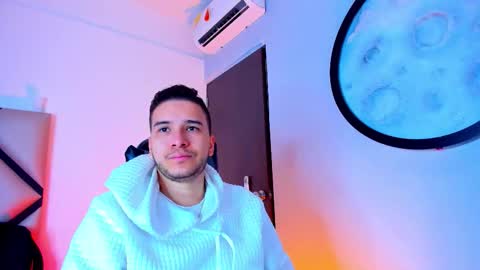 Snapshot of mike_256 chatting on November 24, 2025, 11:43 am Mike online show from November 24, 2025, 11:43 am