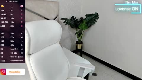 Snapshot of mike_belle chatting on January 29, 2025, 1:58 am Mike Belle online show from January 29, 2025, 1:58 am