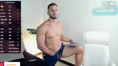 Snapshot of mike_belle chatting on February 3, 2025, 8:35 pm Mike Belle online show from February 3, 2025, 8:35 pm