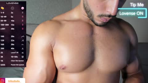 Snapshot of mike_belle chatting on February 5, 2025, 1:04 am Mike Belle online show from February 5, 2025, 1:04 am