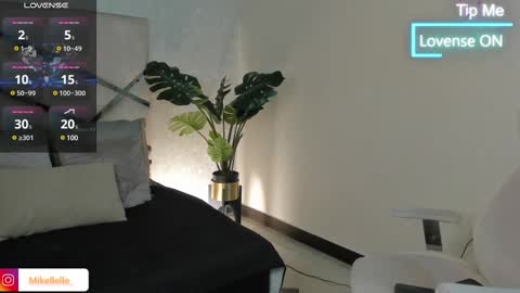 Snapshot of mike_belle chatting on February 12, 2025, 2:03 am Mike Belle online show from February 12, 2025, 2:03 am