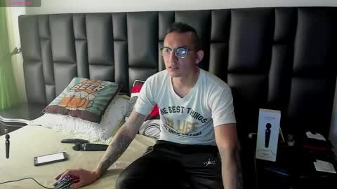 Snapshot of mike_bennet chatting on June 7, 2026, 9:18 pm Mike Bennet Make me Cum Please online show from June 7, 2026, 9:18 pm